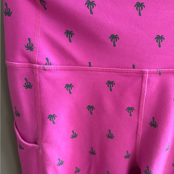Fabletics Oasis High-Waisted Capri Pink Escape Palm sz M - Picture 5 of 8